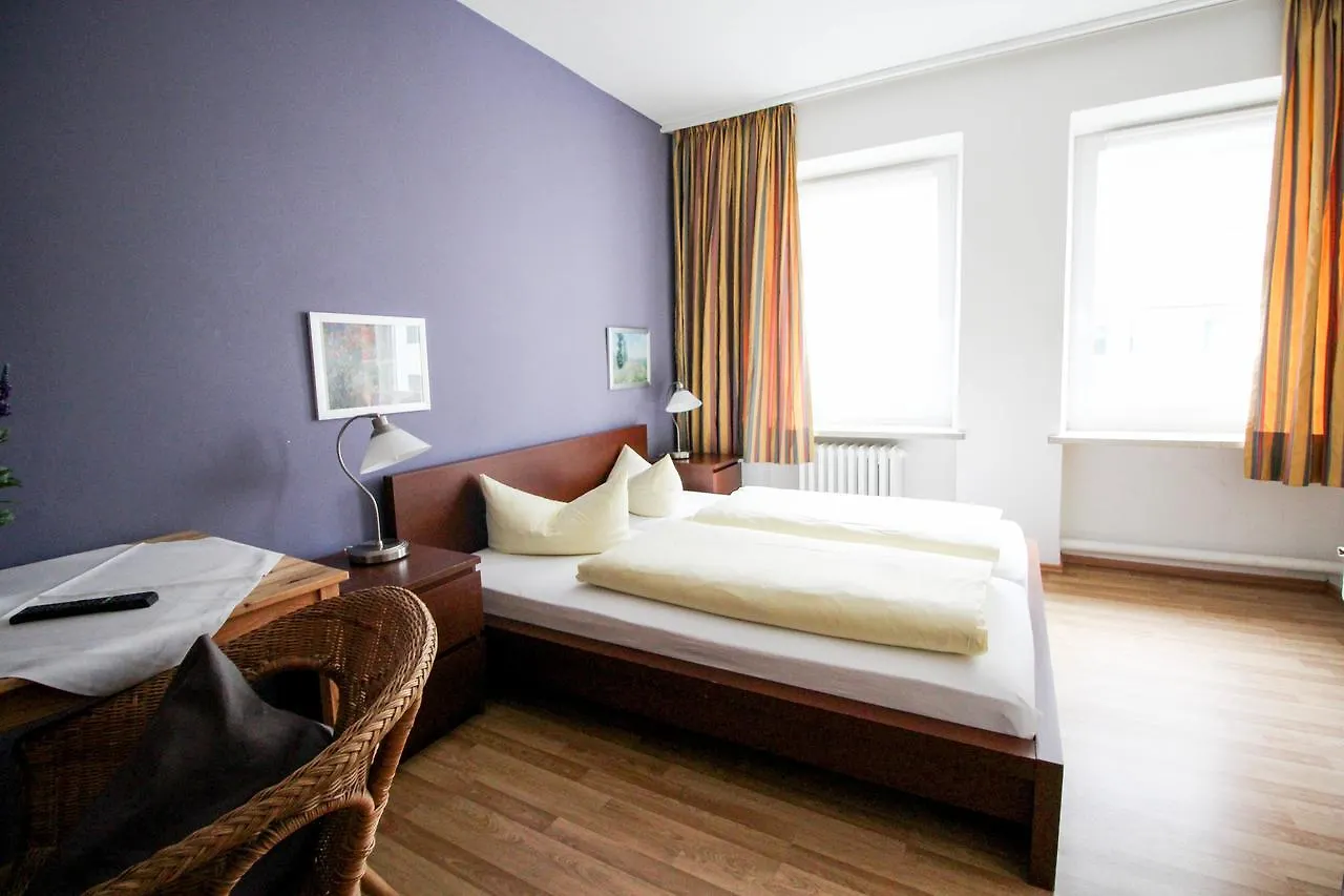Pension/Guesthouse am Hauptbahnhof contacts